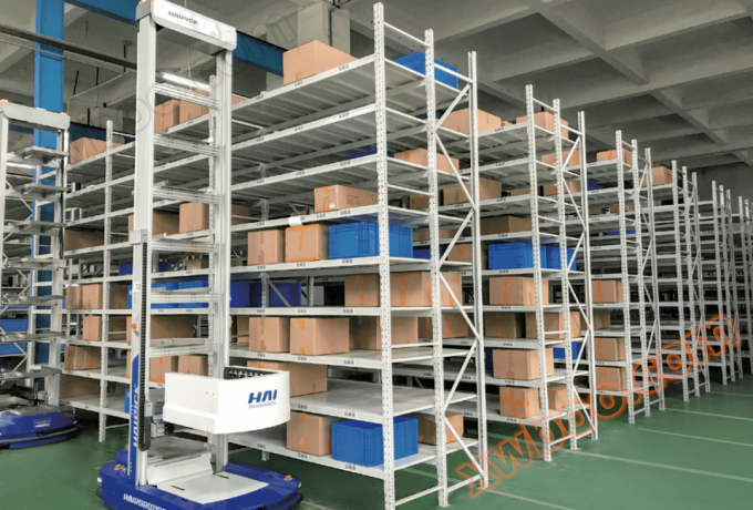 CTU krabice robot police