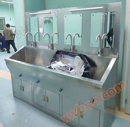 Banheiro médico para quatro pessoas